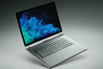 Microsoft Surface Book 2- 15 FVG-00001 - الجيل الثامن كور i7 - ذاكرة وصول عشوائي 16 جيجا بايت - 512 جيجا بايت SSD - 15 بوصة 4K Touch Pixel Sense - بطاقة رسومات Nvidia Geforce GTX1060 6 جيجا بايت - Win 11 - فضي بلاتيني