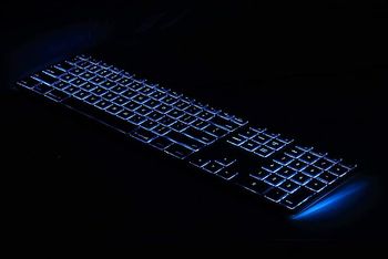 Matias FK318LB-DE Aluminium Wired Keyboard with RGB Backlight USB Keyboard for Apple Mac OS QWERTZ German with Flat Keys and Additional Numeric Keypad Space Grey