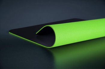 Razer Gigantus V2 لوحة ماوس قماشية للألعاب (XXL): سميكة وعالية الكثافة - قاعدة غير قابلة للانزلاق، أسود تقليدي - RZ02-03330400-R3M1