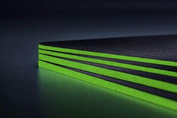 Razer Gigantus V2 لوحة ماوس قماشية للألعاب (XXL): سميكة وعالية الكثافة - قاعدة غير قابلة للانزلاق، أسود تقليدي - RZ02-03330400-R3M1