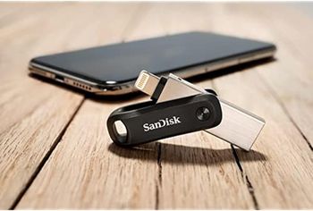 SanDisk iXpand Flash Drive Go 128GB - USB3.0 + Lightning - for iPhone and iPad